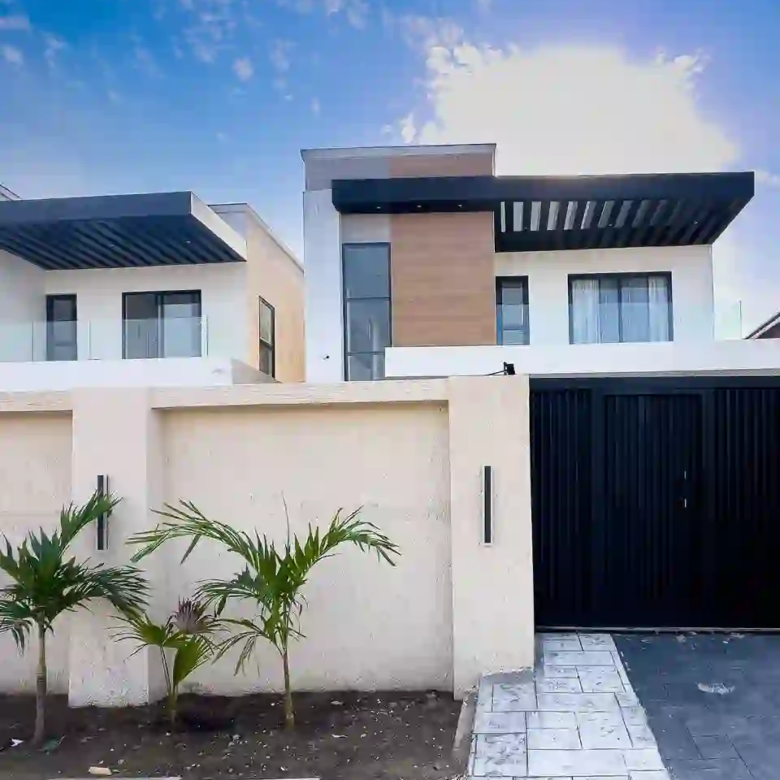 4 bedroom house for sale adjiringanor