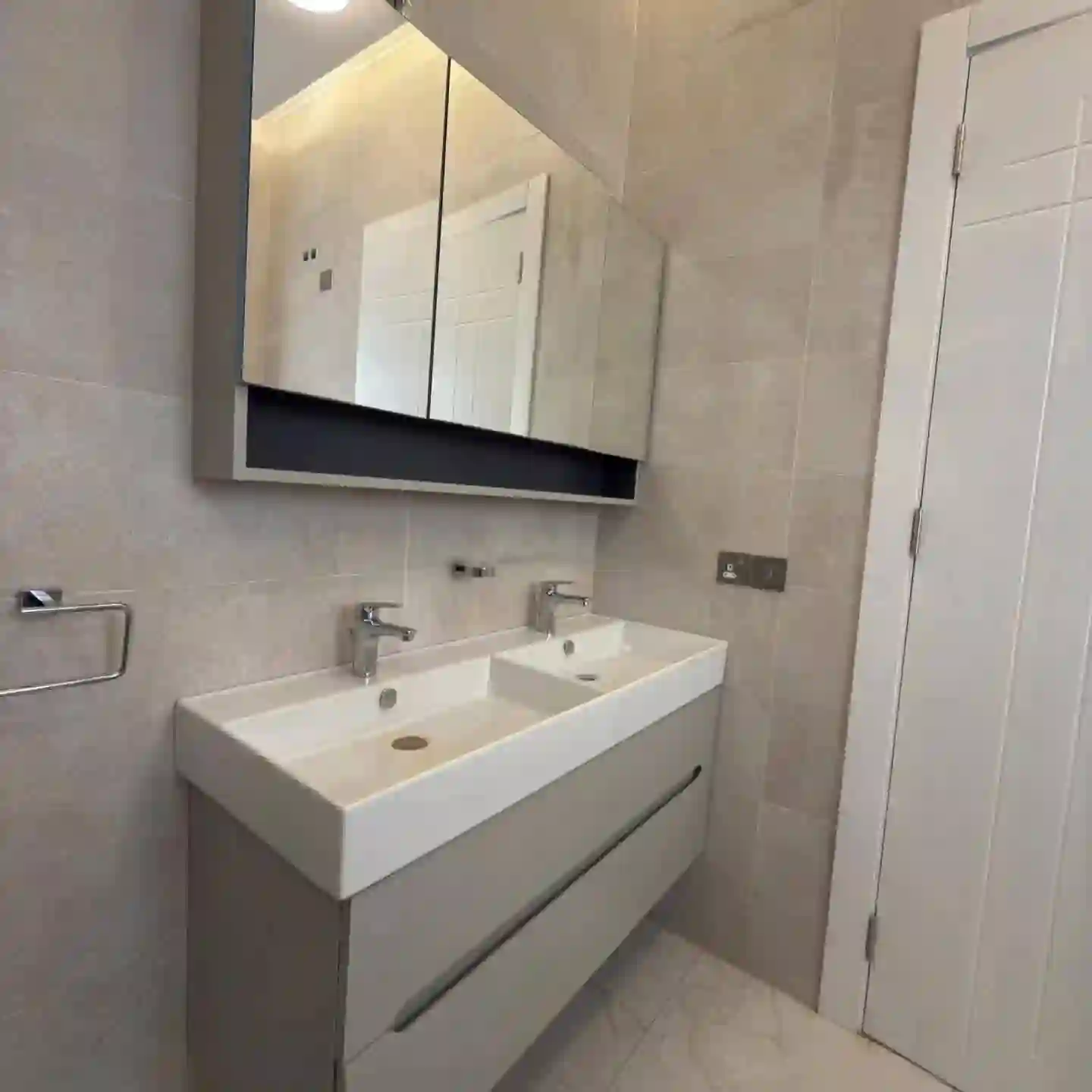 4 bedroom house for sale east airport